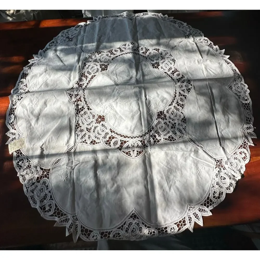 Vintage white, round tablecloth Battenburg lace embroidered floral 42”